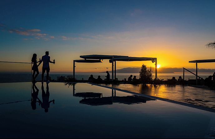 //www.jet2holidays.com/-/media/assets/mynd adeje co images/tfs_83519_mynd_adeje_0423_02.jpg